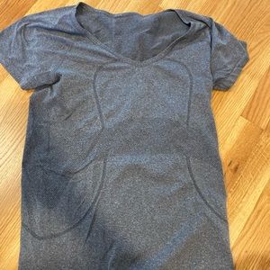 Lululemon grey fitted running shirt sz8